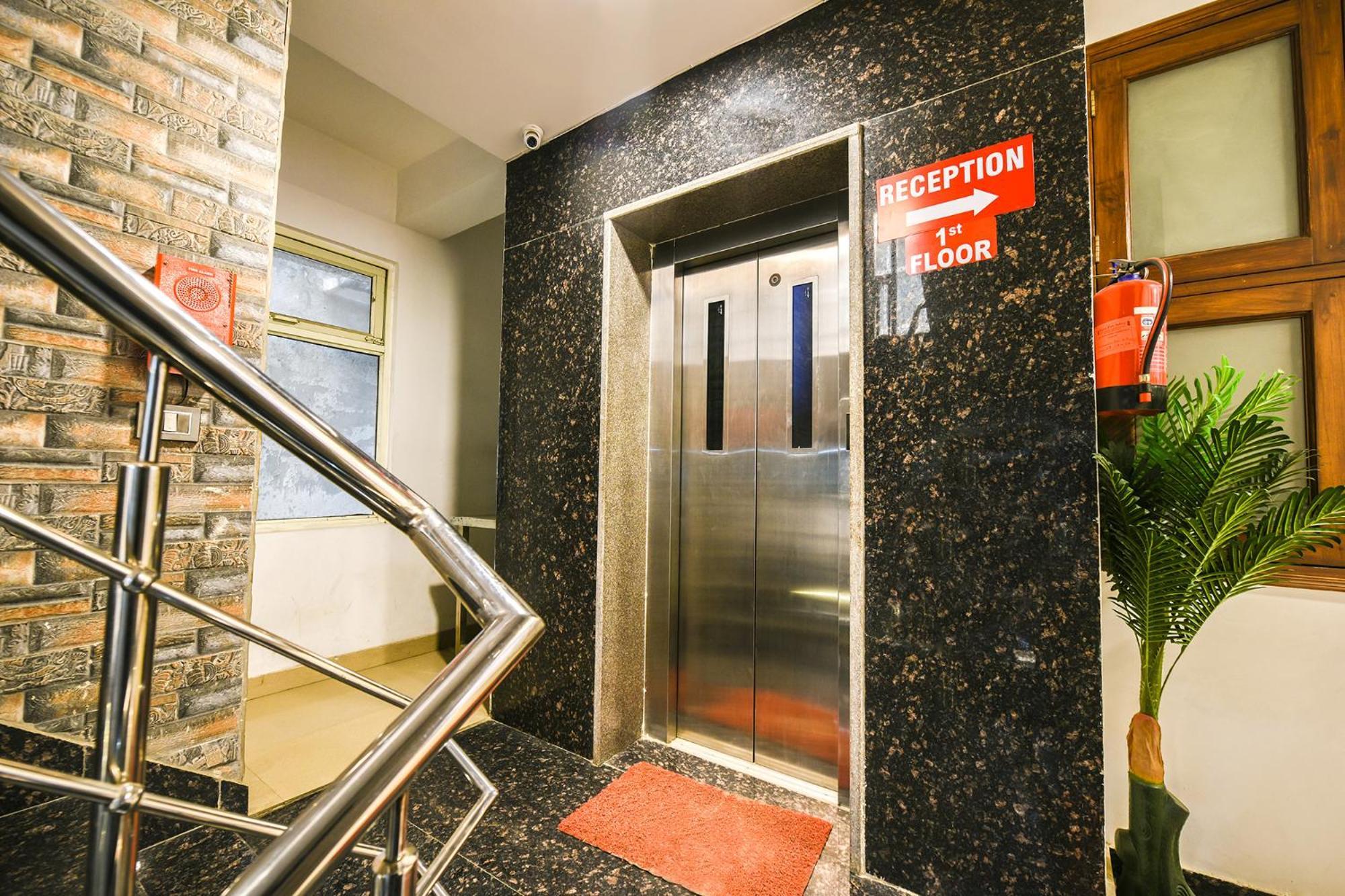 Fabhotel The Royal Residency Yeni Delhi Dış mekan fotoğraf